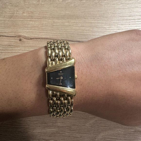 Vintage Seiko Women’s Gold Tone Asymmetrical Design Bracelet Watch - Picture 7 of 8